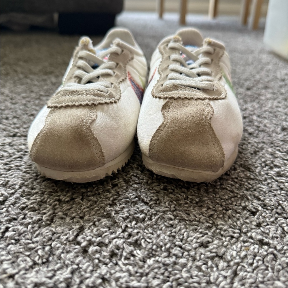 Nike Kids Shoes in White and Tan